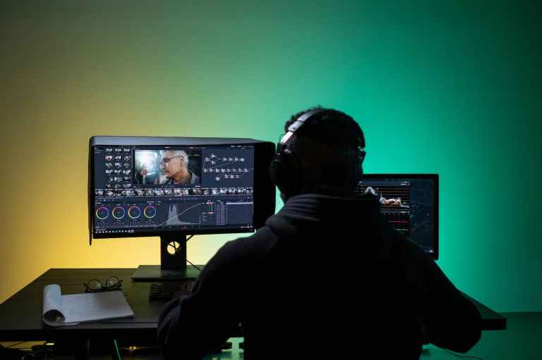 Modal Menjadi Video Editor Handal
