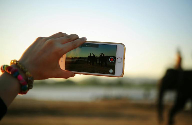 Tips dan Trik Membuat Video Smartphone yang Profesional Ala Filmmaker